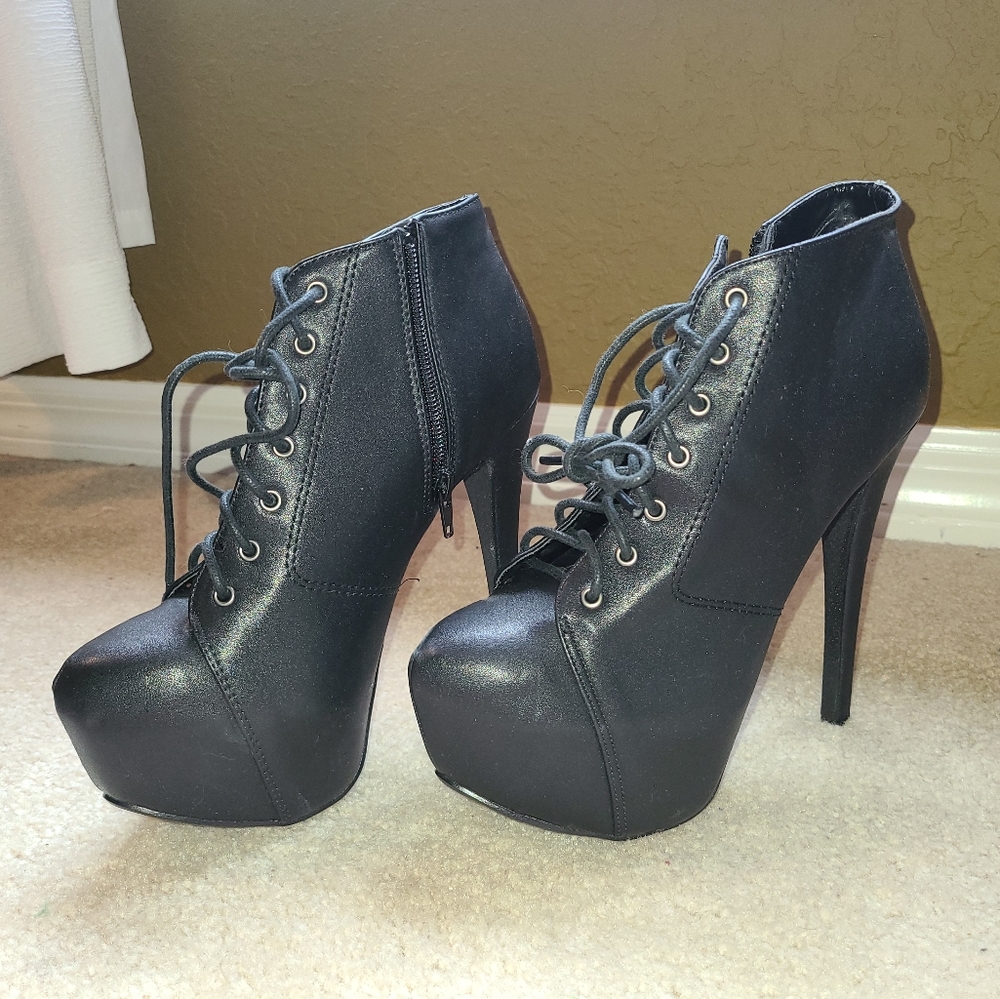 Boot lace up Stilettos